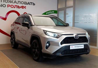 Подержанный автомобиль Toyota RAV4 2021 года (3 фото)