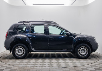 Подержанный автомобиль Renault Duster 2015 года (6 фото)
