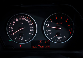 Подержанный автомобиль BMW X1 2016 года (17 фото)