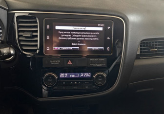 Подержанный автомобиль Mitsubishi Outlander 2018 года (14 фото)