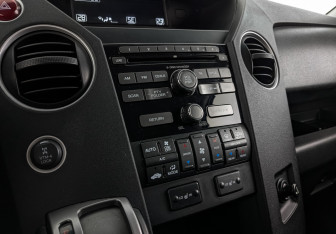 Подержанный автомобиль Honda Pilot 2012 года (25 фото)