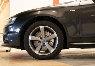 Подержанный автомобиль Audi A4 Sedan 2013 года (33 фото)