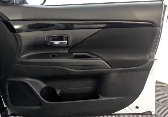 Подержанный автомобиль Mitsubishi Outlander 2019 года (25 фото)