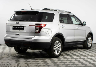 Подержанный автомобиль Ford Explorer 2013 года (3 фото)