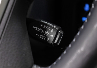 Подержанный автомобиль Toyota Land Cruiser Prado 2023 года (18 фото)