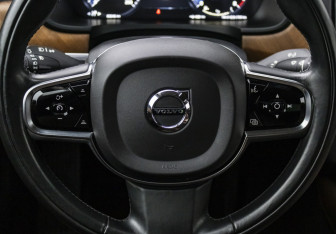 Подержанный автомобиль Volvo S90 2019 года (17 фото)