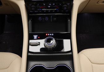 Подержанный автомобиль Jeep Grand Cherokee 2023 года (10 фото)