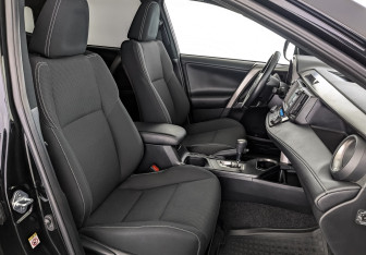 Подержанный автомобиль Toyota RAV4 2018 года (24 фото)