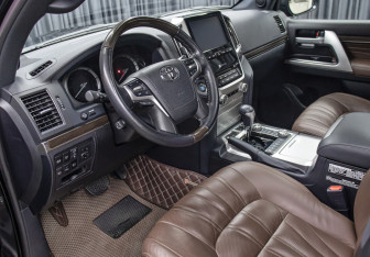 Подержанный автомобиль Toyota Land Cruiser Suv 2020 года (16 фото)
