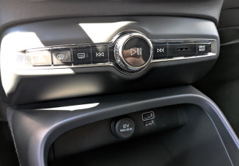 Подержанный автомобиль Volvo XC40 2020 года (25 фото)