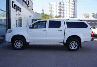 Подержанный автомобиль Toyota Hilux 2013 года (8 фото)