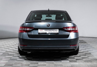 Подержанный автомобиль Skoda Superb Liftback 2015 года (6 фото)