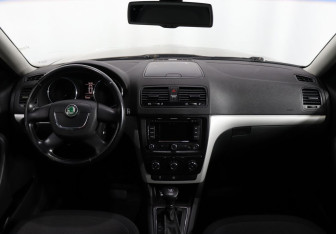 Подержанный автомобиль Skoda Yeti 2012 года (13 фото)