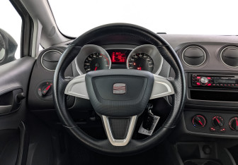 Подержанный автомобиль SEAT Ibiza Wagon 2011 года (22 фото)