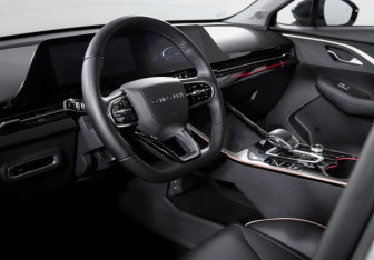 Подержанный автомобиль Omoda C5 2023 года (14 фото)