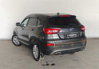 Подержанный автомобиль Changan CS75 2019 года (4 фото)