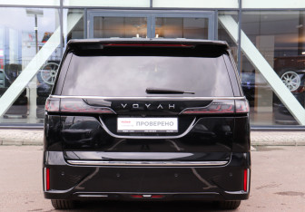 Подержанный автомобиль Voyah Dream 2023 года (5 фото)