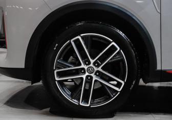 Подержанный автомобиль Changan UNI-S 2024 года (26 фото)