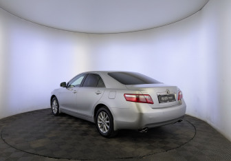 Подержанный автомобиль Toyota Camry Sedan 2011 года (7 фото)