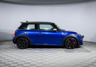 Подержанный автомобиль MINI Hatch 2019 года (4 фото)