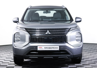 Подержанный автомобиль Mitsubishi Outlander 2022 года (2 фото)