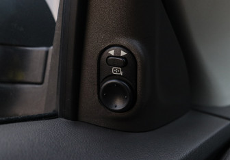 Подержанный автомобиль Chevrolet Cobalt Sedan 2013 года (16 фото)