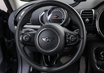 Подержанный автомобиль MINI Clubman Wagon 2021 года (18 фото)