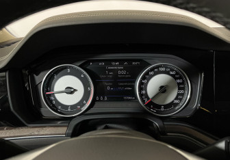 Подержанный автомобиль Volkswagen Touareg 2018 года (11 фото)