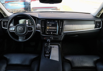 Подержанный автомобиль Volvo S90 2021 года (10 фото)