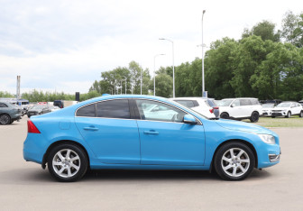 Подержанный автомобиль Volvo S60 2014 года (4 фото)