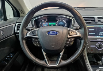 Подержанный автомобиль Ford Mondeo Sedan 2015 года (21 фото)
