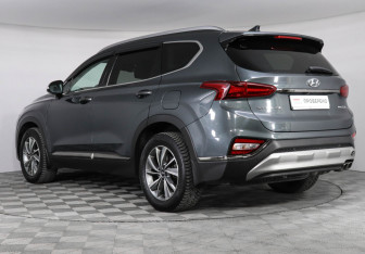 Подержанный автомобиль Hyundai Santa Fe 2019 года (7 фото)