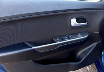 Подержанный автомобиль Kia Rio Sedan 2012 года (16 фото)