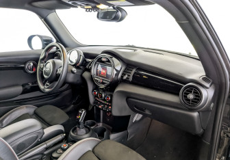 Подержанный автомобиль MINI Hatch 2020 года (11 фото)