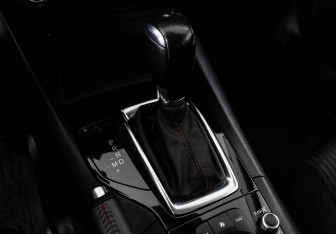 Подержанный автомобиль Mazda 3 Hatchback 2015 года (11 фото)