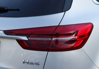 Подержанный автомобиль Hongqi HS5 2024 года (23 фото)