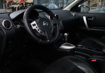 Подержанный автомобиль Nissan Qashqai 2010 года (12 фото)
