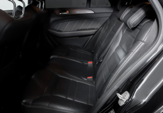 Подержанный автомобиль Mercedes-Benz GLE 2015 года (10 фото)