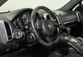 Подержанный автомобиль Porsche Cayenne 2013 года (13 фото)
