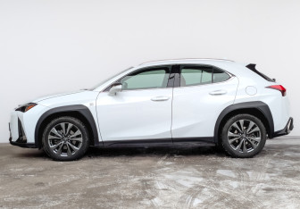 Подержанный автомобиль Lexus UX 2020 года (8 фото)