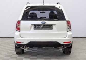 Подержанный автомобиль Subaru Forester Suv 2011 года (6 фото)