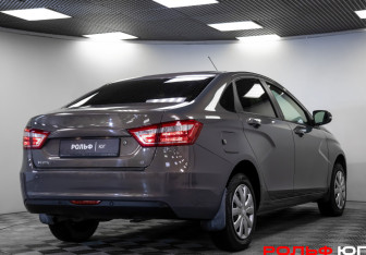 Подержанный автомобиль LADA (ВАЗ) Vesta Sedan 2017 года (18 фото)