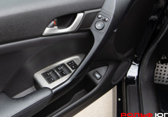 Подержанный автомобиль Honda Accord Sedan 2008 года (18 фото)