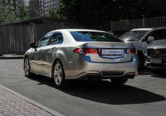 Подержанный автомобиль Honda Accord Sedan 2008 года (6 фото)