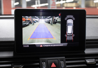 Подержанный автомобиль Audi Q5 2018 года (22 фото)