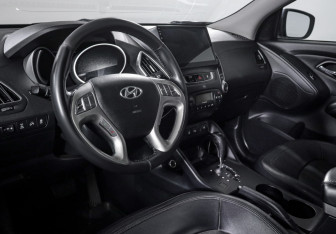 Подержанный автомобиль Hyundai ix35 2012 года (14 фото)