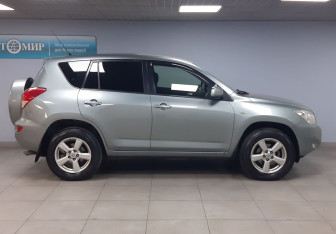 Подержанный автомобиль Toyota RAV4 2007 года (4 фото)