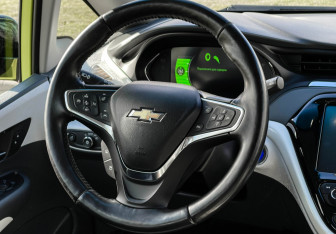 Подержанный автомобиль Chevrolet Bolt 2018 года (14 фото)