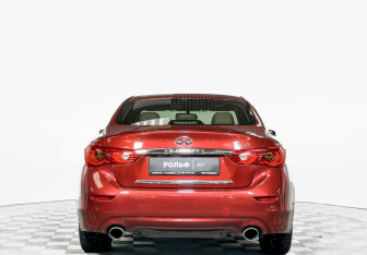 Подержанный автомобиль Infiniti Q50 2015 года (6 фото)