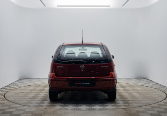 Подержанный автомобиль Opel Corsa 2005 года (4 фото)